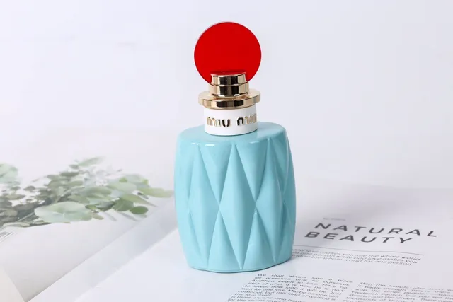 Miu Miu Twist Bleu Rouge Bouteille Facetée Géométrique Bouchon Sphérique Parfum 5