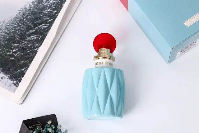 Miu Miu Twist Bleu Rouge Bouteille Facetée Géométrique Bouchon Sphérique Parfum 6