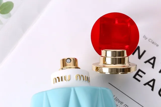 Miu Miu Twist Bleu Rouge Bouteille Facetée Géométrique Bouchon Sphérique Parfum 7