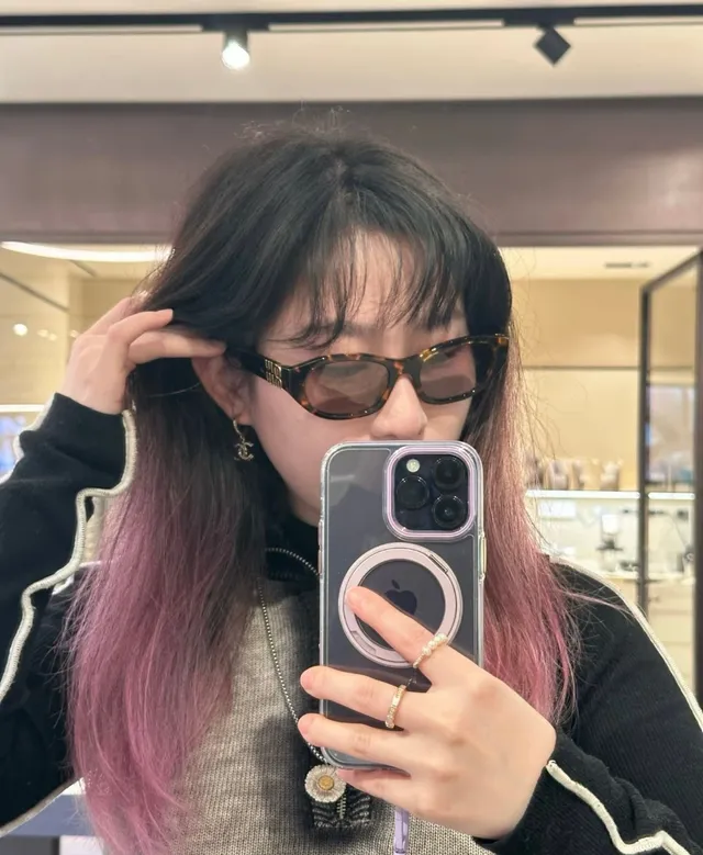 Miu Miu Wander Lunettes de soleil en acétate noir avec logo doré 4