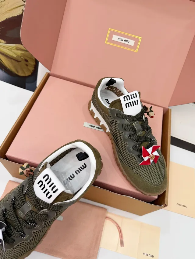 Miu Miu Wander أخضر زيتوني شبيك و سويد لايف ستايل سنايكرز 2