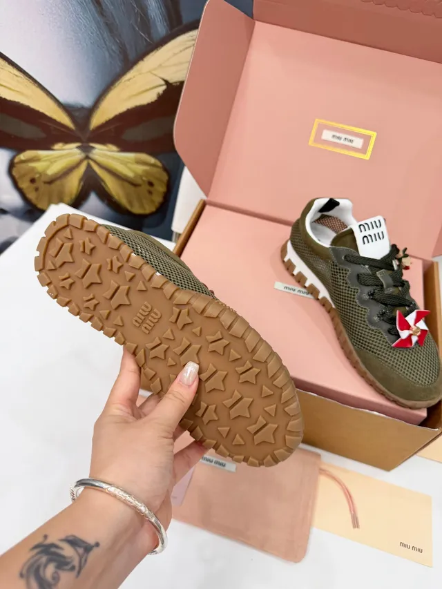 Miu Miu Wander أخضر زيتوني شبيك و سويد لايف ستايل سنايكرز 3