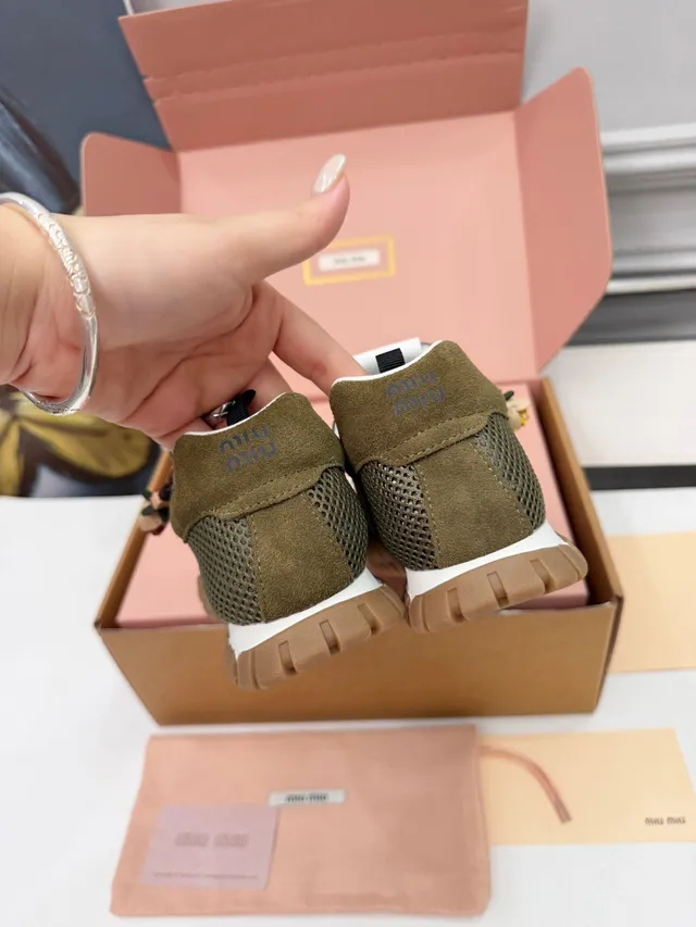 Miu Miu Wander أخضر زيتوني شبيك و سويد لايف ستايل سنايكرز 4