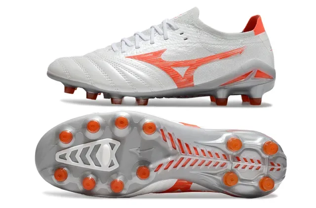 Mizuno Chaussures de Football Blancs et Orange Low-Cut Upper Synthétique Panneaux Cosus Construction Sol Ferme 2