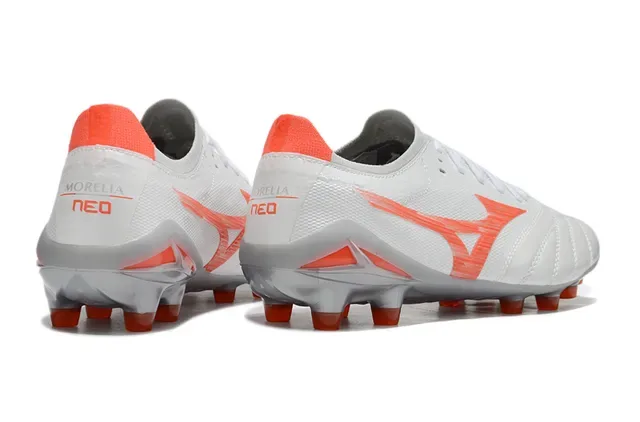 Mizuno Chaussures de Football Blancs et Orange Low-Cut Upper Synthétique Panneaux Cosus Construction Sol Ferme 6