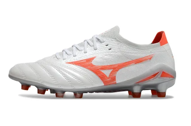 Mizuno Chaussures de Football Blancs et Orange Low-Cut Upper Synthétique Panneaux Cosus Construction Sol Ferme 7