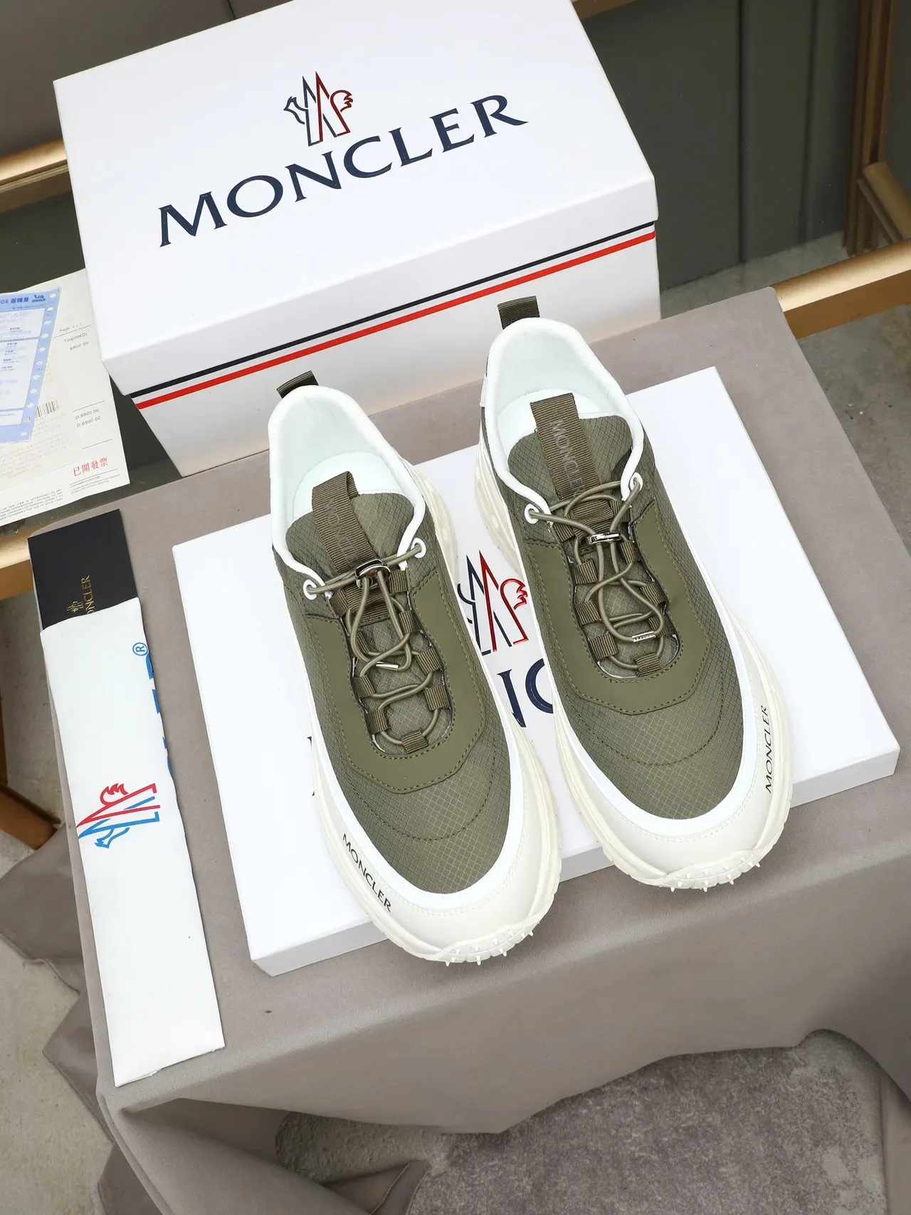 Moncler Vert Armée Blanc Semelle Chunky Tige Maille et Synthétique Sneakers Lifestyle 2