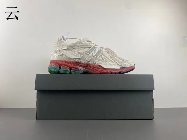 New Balance 1300 Off-White Red Blue Green chaussures de course 14