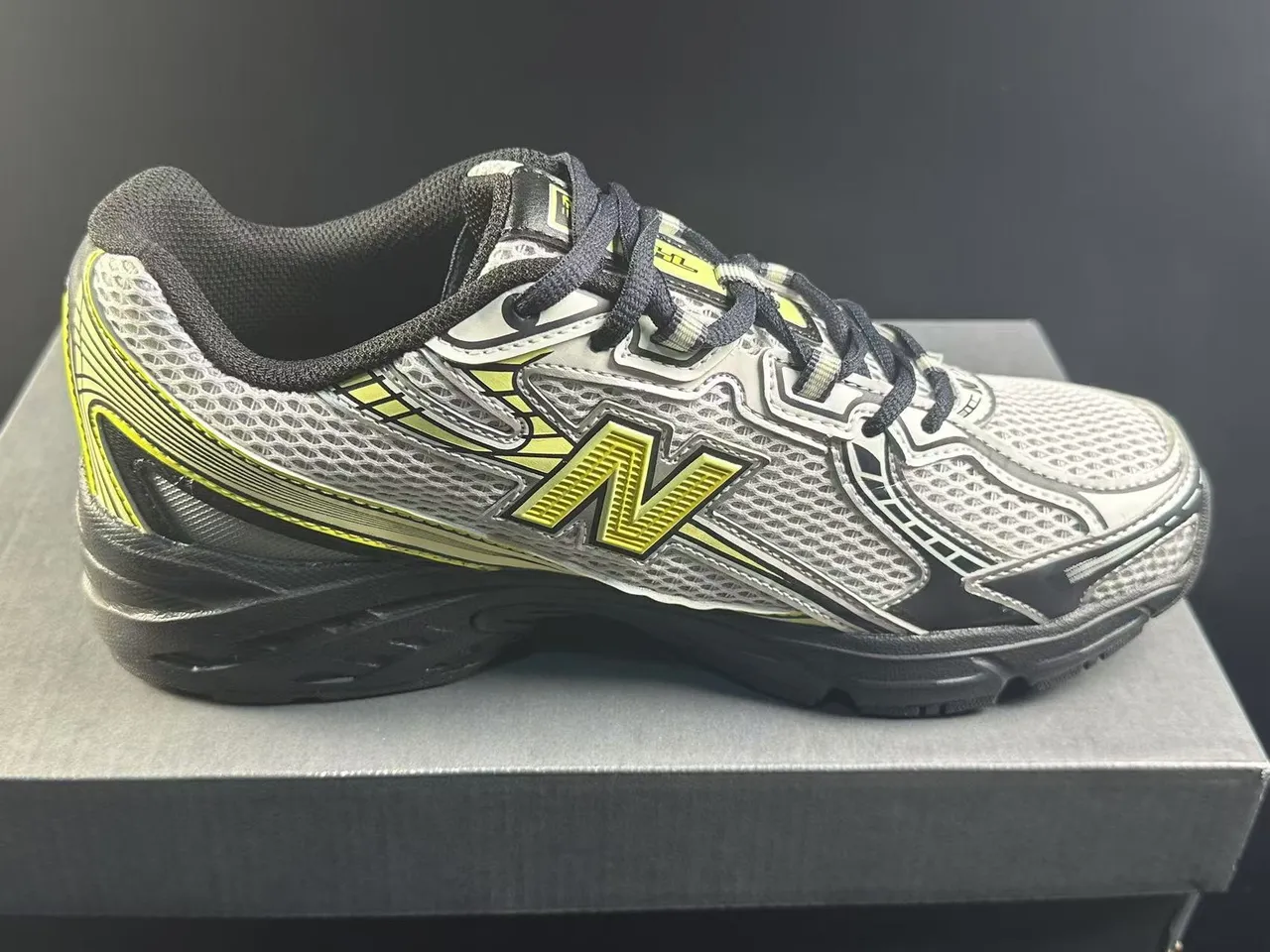 New Balance 1400 Gris Negro Malla Superior Cubiertas Sintéticas Zapatos para correr 2