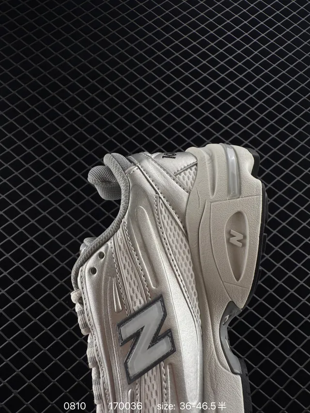 New Balance 1700 Sneakers Chunky Gris Clair et Noir 3