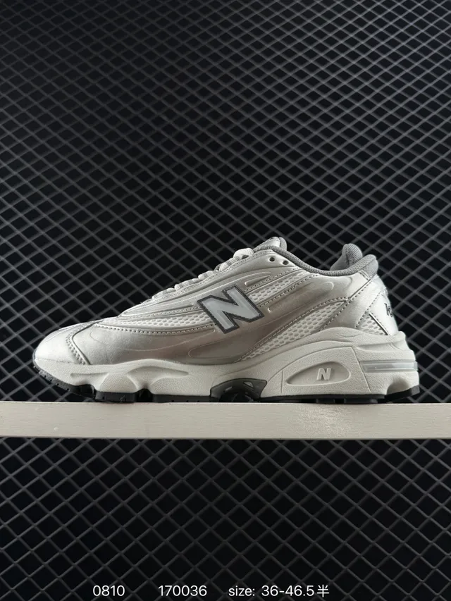 New Balance 1700 Sneakers Chunky Gris Clair et Noir 5