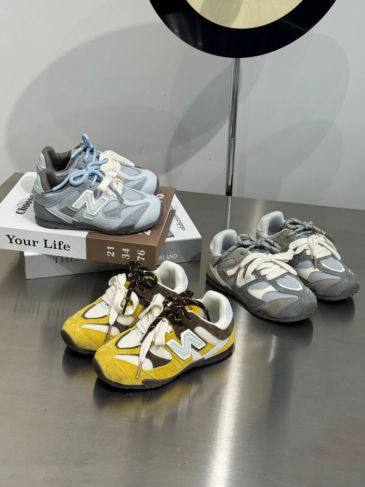 New Balance 327 gris et blanc sneakers lifestyle 2