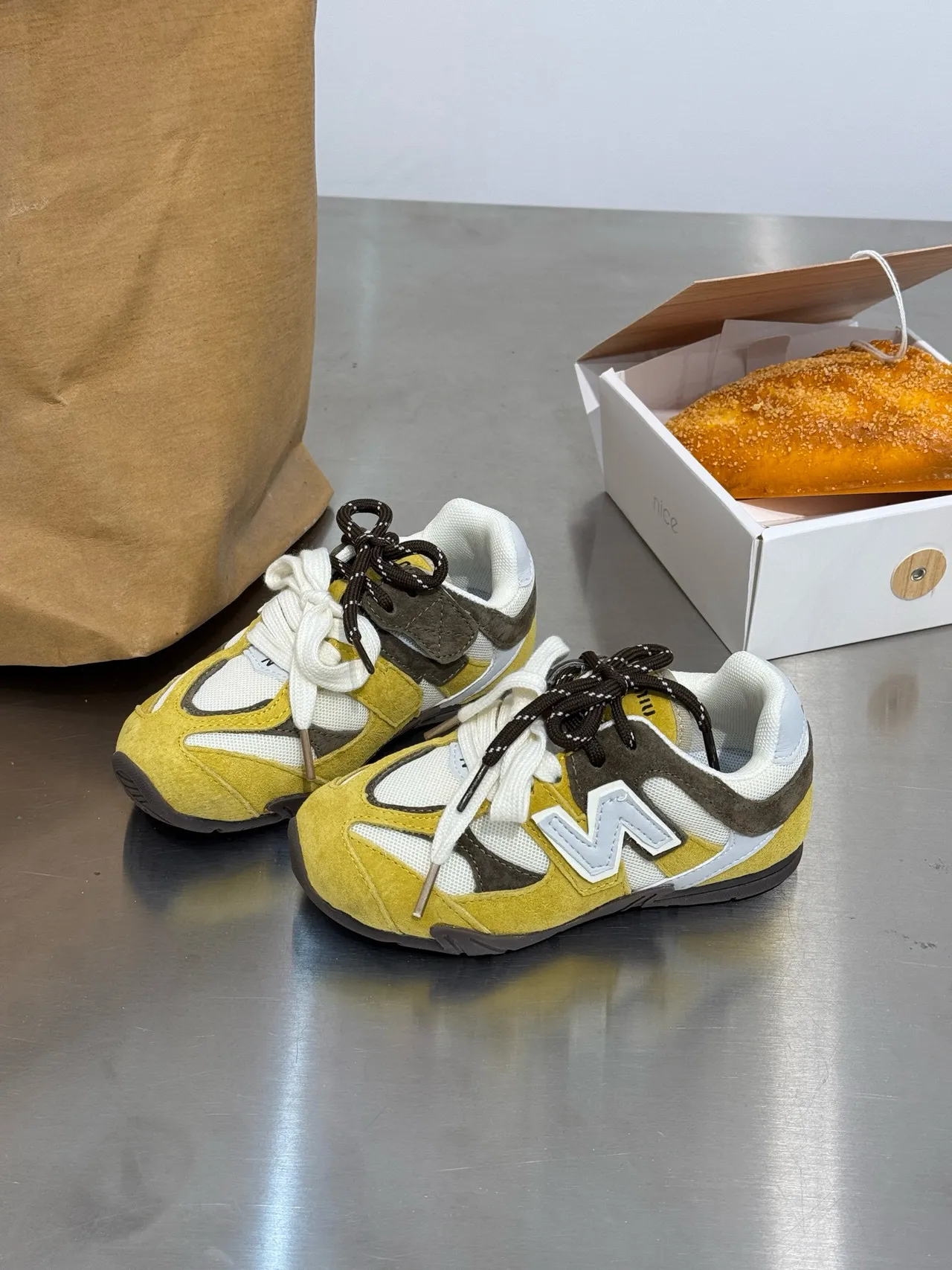 New Balance 327 gris et blanc sneakers lifestyle 4