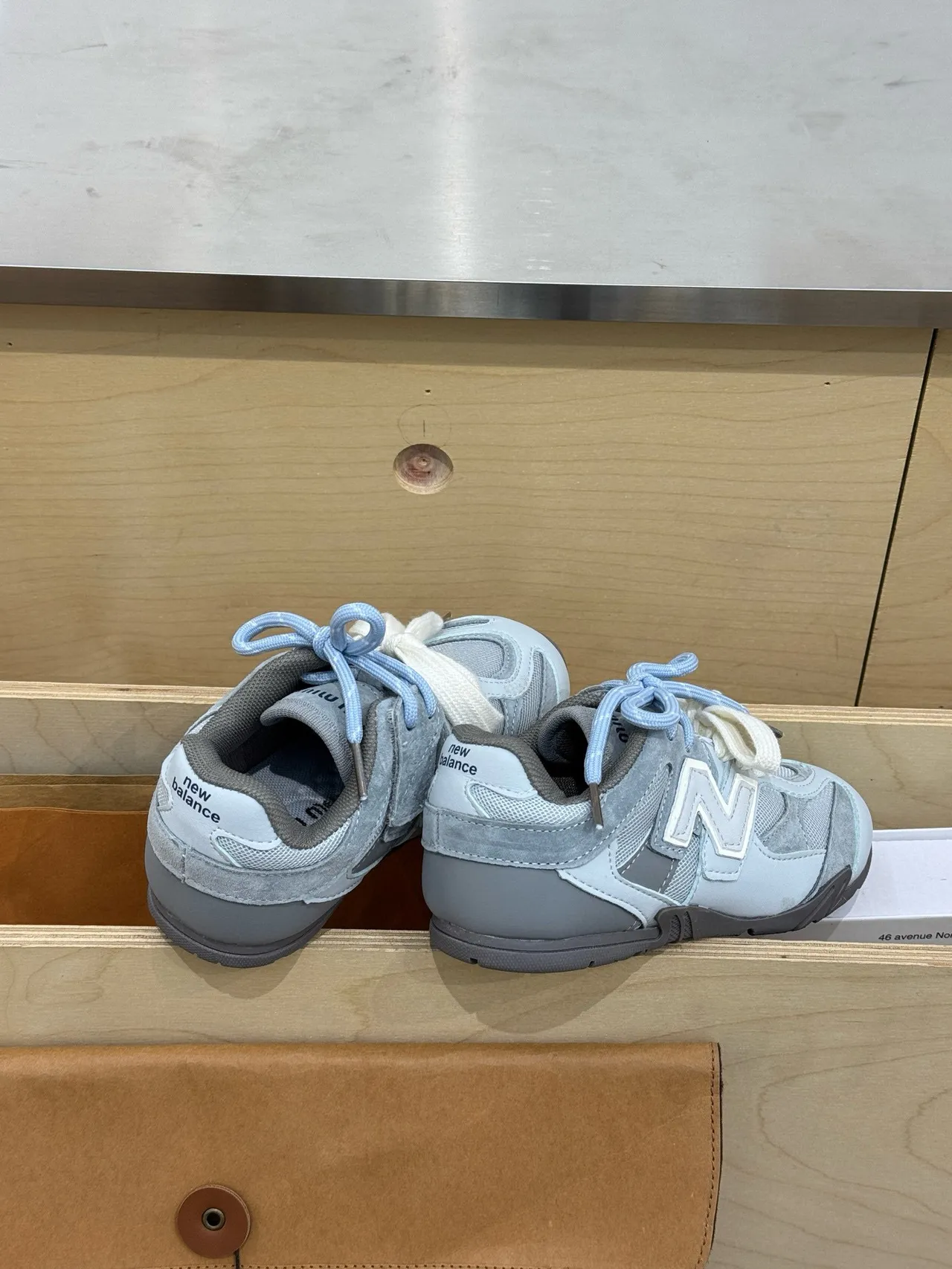 New Balance 327 gris et blanc sneakers lifestyle 14