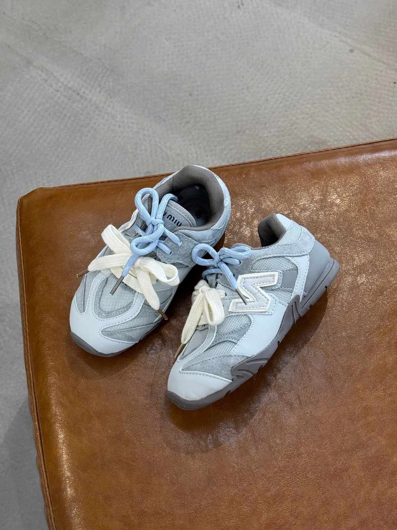 New Balance 327 gris et blanc sneakers lifestyle 16