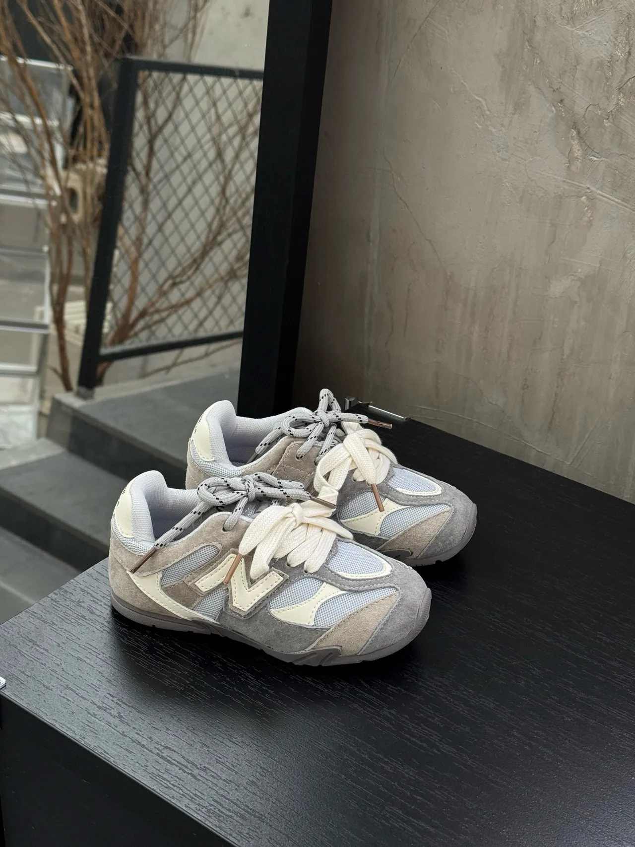 New Balance 327 gris et blanc sneakers lifestyle 17
