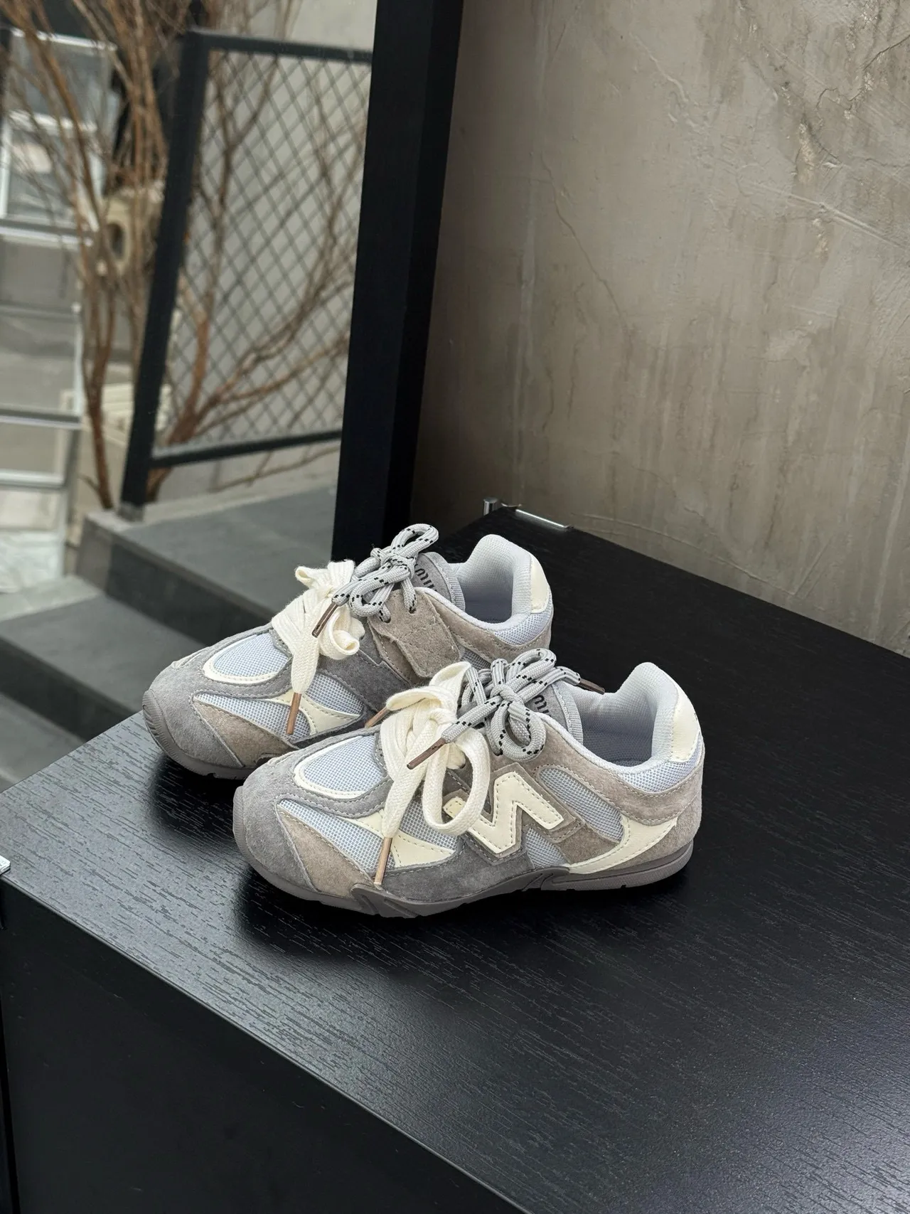 New Balance 327 gris et blanc sneakers lifestyle 18