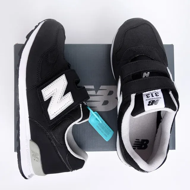 New Balance 574 Black White Gray Chaussures Lifestyle pour Enfants 10