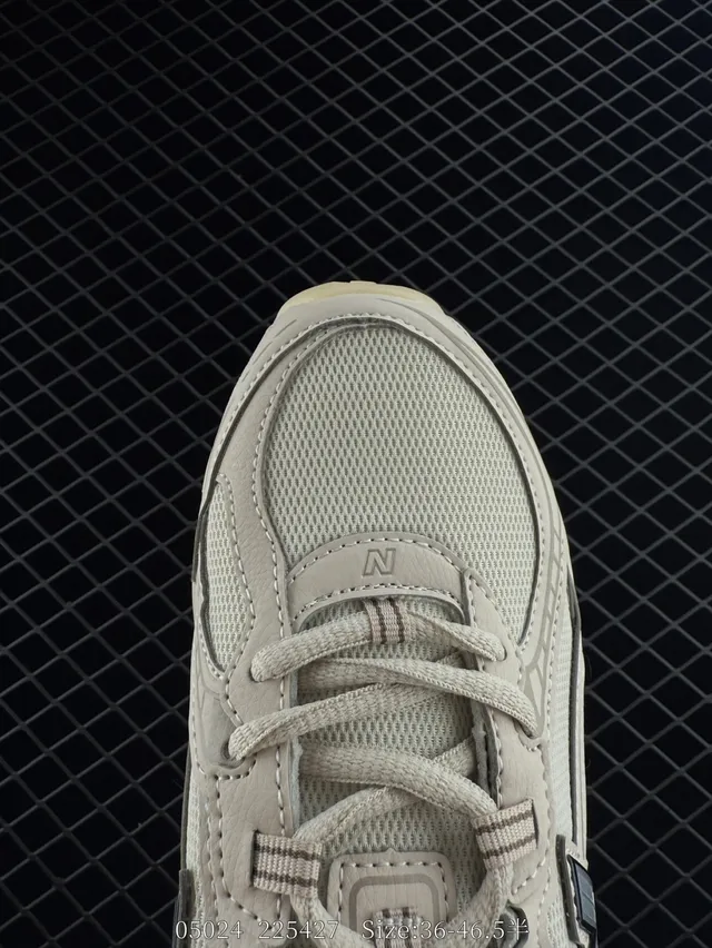 New Balance 710 Beige Argent Rétro Maille-Synthétique Superposition Sneakers Chunky 2