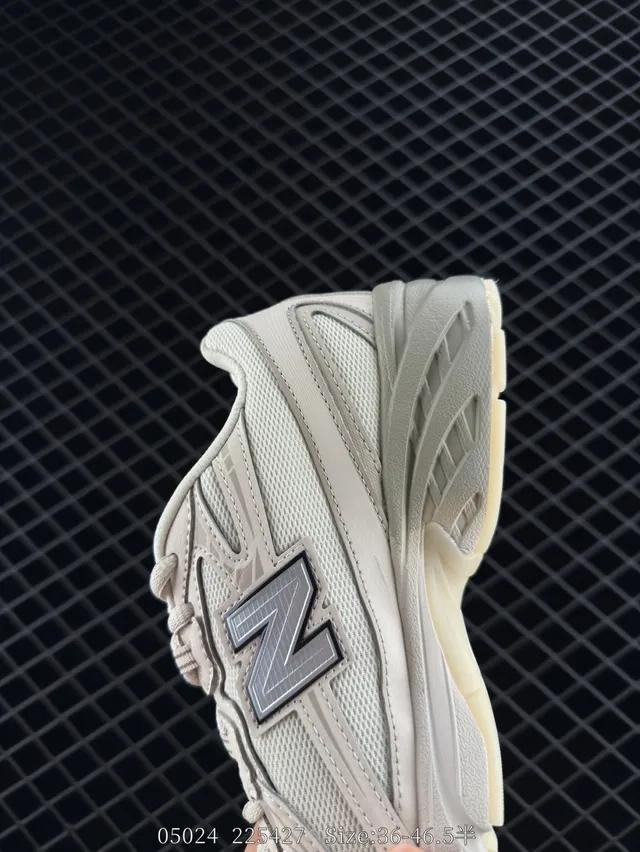 New Balance 710 Beige Argent Rétro Maille-Synthétique Superposition Sneakers Chunky 3