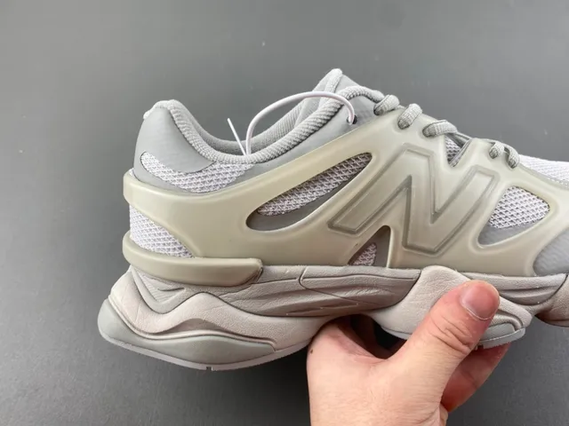 New Balance 9060 Beige Monochrome Chunky Chaussures 3