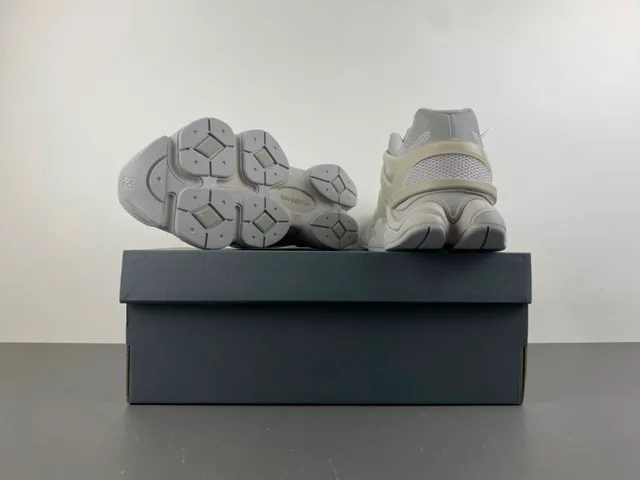 New Balance 9060 Beige Monochrome Chunky Chaussures 16