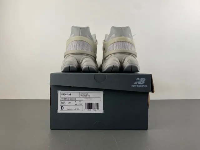 New Balance 9060 Beige Monochrome Chunky Chaussures 17