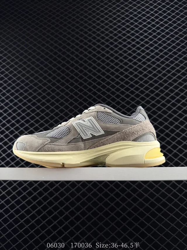 New Balance 9060 Chaussures Chunky Beige en Daim et Maille 5