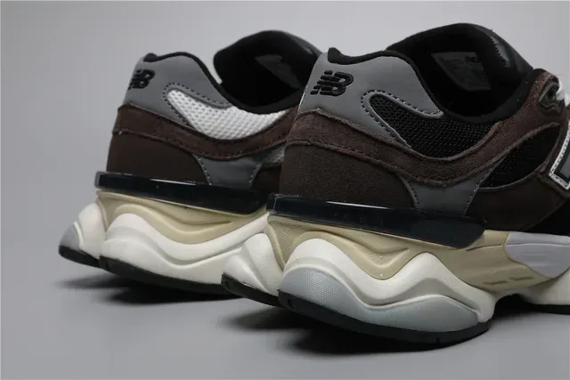 New Balance 9060 Sneakers Lifestyle Marron Noir Blanc 2