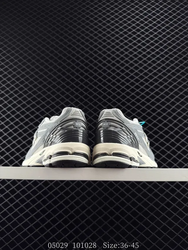 New Balance 9060 Gris Noir Off-White Sneakers Lifestyle 3