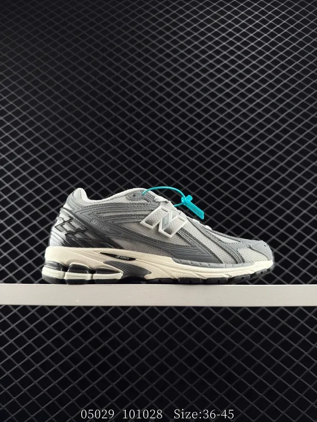 New Balance 9060 Gris Noir Off-White Sneakers Lifestyle 5