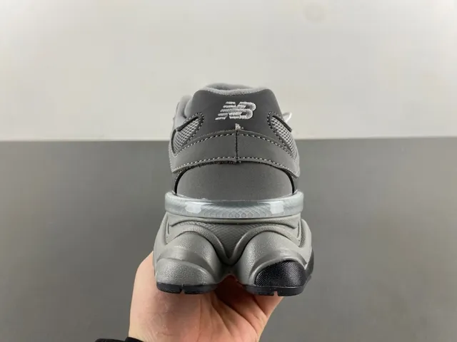 New Balance 9060 حذاء رياضي رمادي كثيف 4
