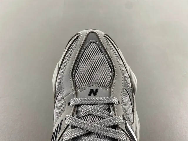 New Balance 9060 حذاء رياضي رمادي كثيف 5