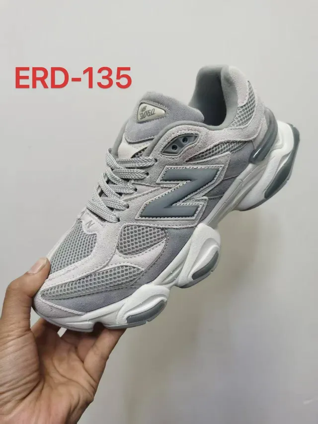 New Balance 9060 Baskets Chunky en Maille Gris et Daim 2