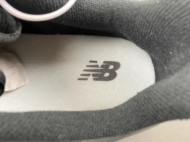 New Balance 9060 Sneakers Chunky Argent et Gris Métalliques 8