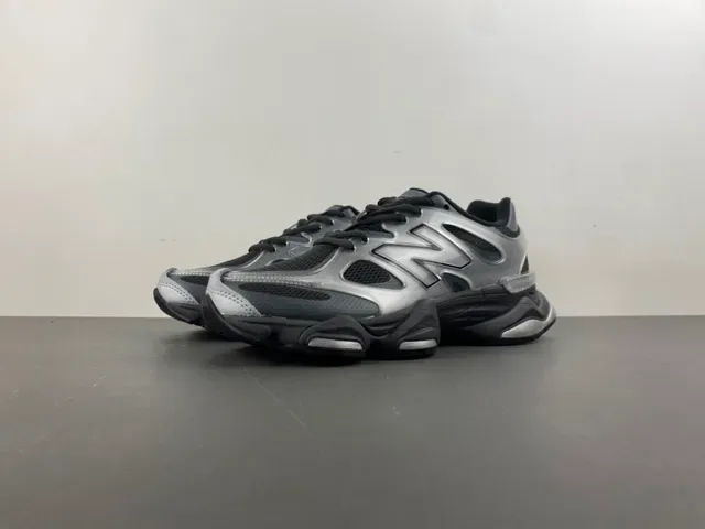 New Balance 9060 Sneakers Chunky Argent et Gris Métalliques 10