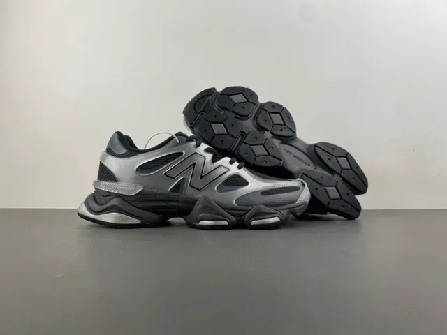New Balance 9060 Sneakers Chunky Argent et Gris Métalliques 12