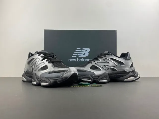New Balance 9060 Sneakers Chunky Argent et Gris Métalliques 13