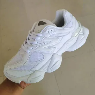 New Balance 9060 حذاء رياضي أبيض كبير