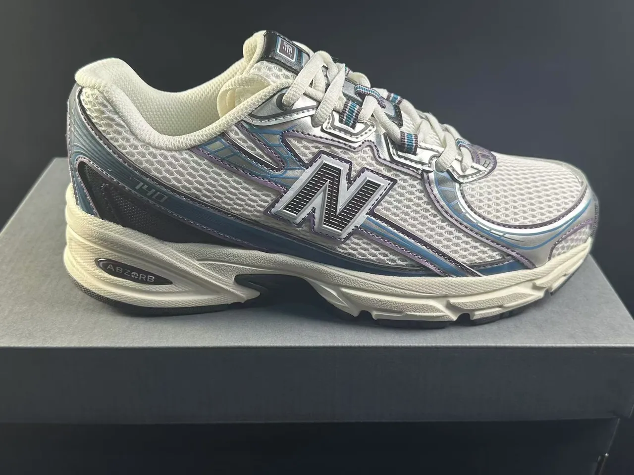 New Balance 9060 Chaussures Lifestyle Blanc Argent Iridescent 2