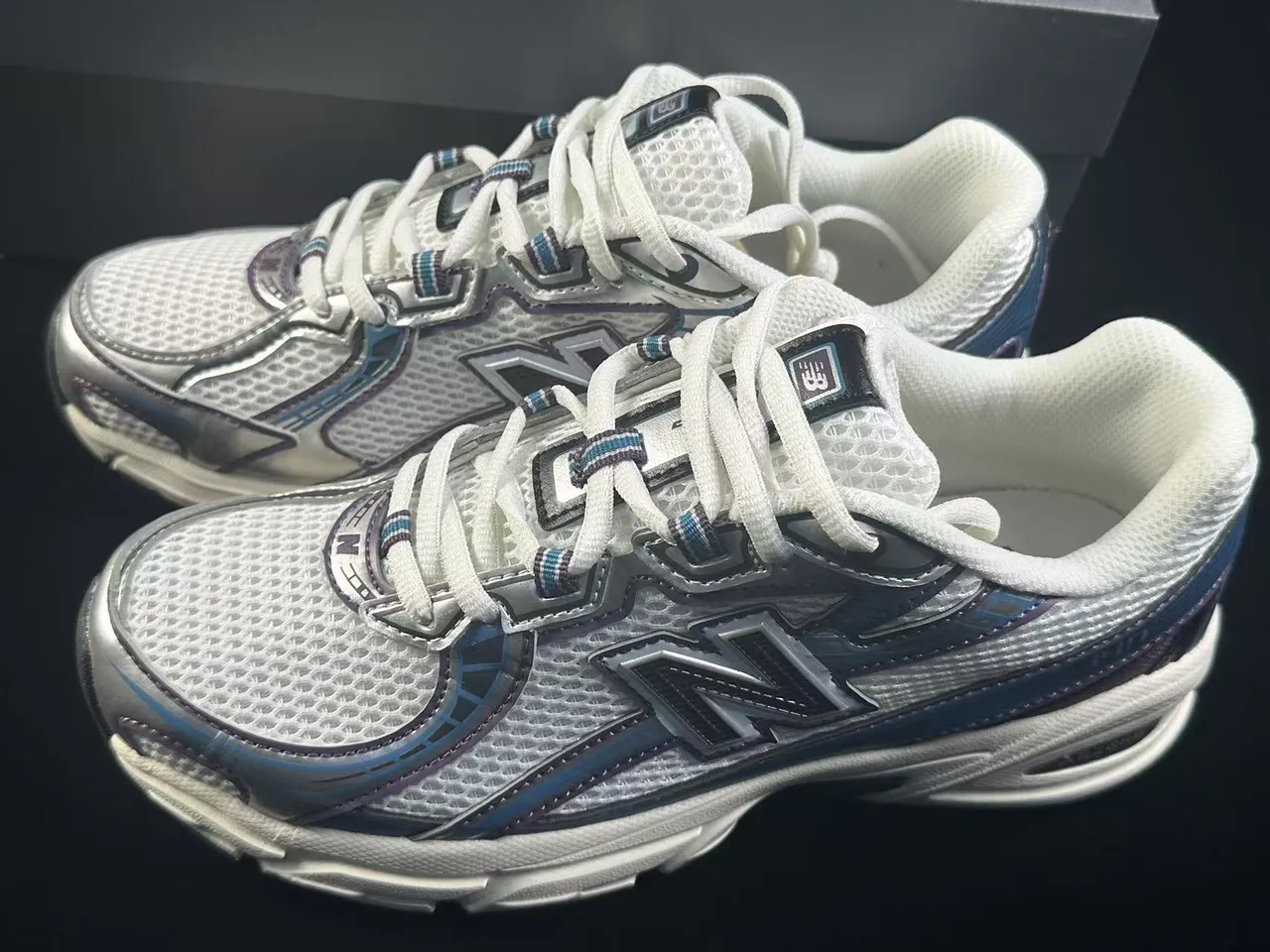 New Balance 9060 Chaussures Lifestyle Blanc Argent Iridescent 4