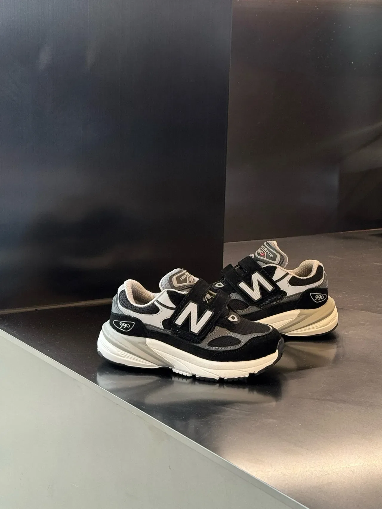 New Balance 990 رمادي أسود سيليويت كثيف حزام فيلكرو مزدوج أحذية أسلوب حياة 8