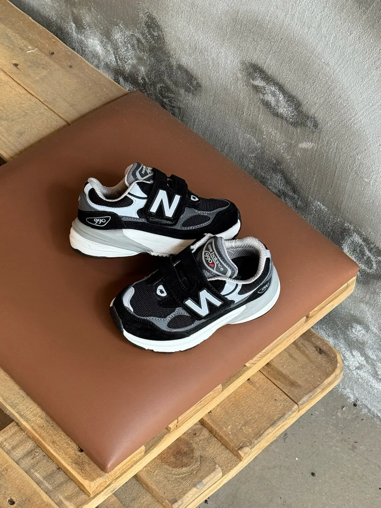 New Balance 990 رمادي أسود سيليويت كثيف حزام فيلكرو مزدوج أحذية أسلوب حياة 11