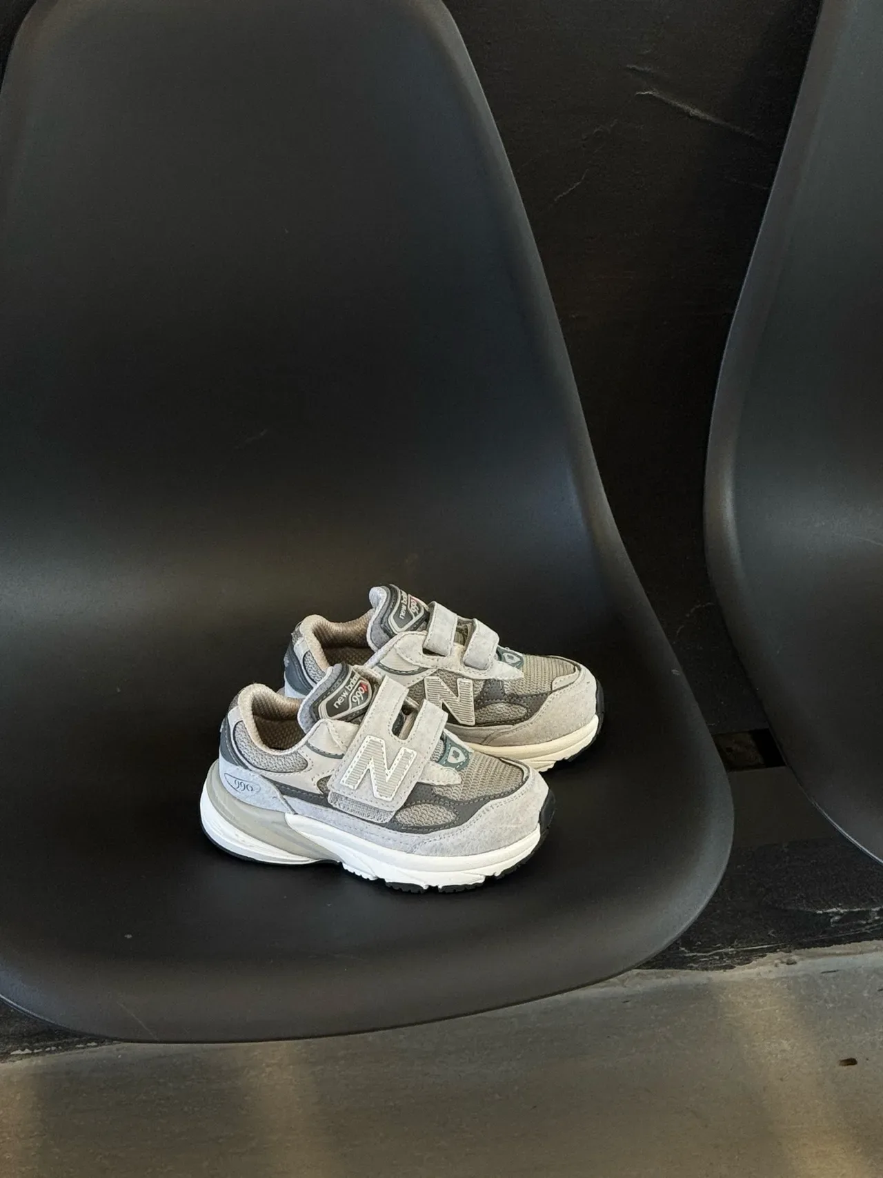 New Balance 990 رمادي أسود سيليويت كثيف حزام فيلكرو مزدوج أحذية أسلوب حياة 15