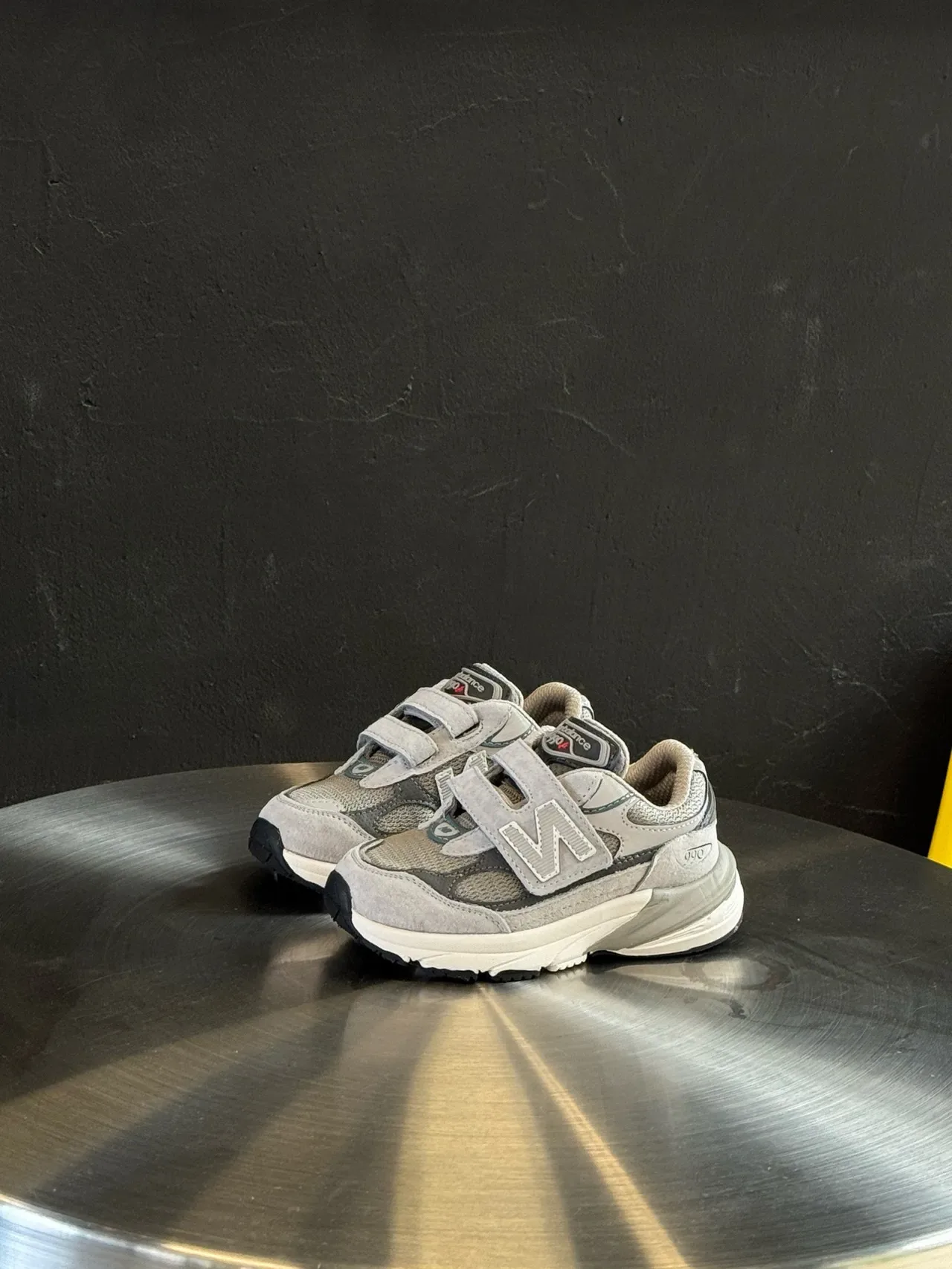 New Balance 990 رمادي أسود سيليويت كثيف حزام فيلكرو مزدوج أحذية أسلوب حياة 17