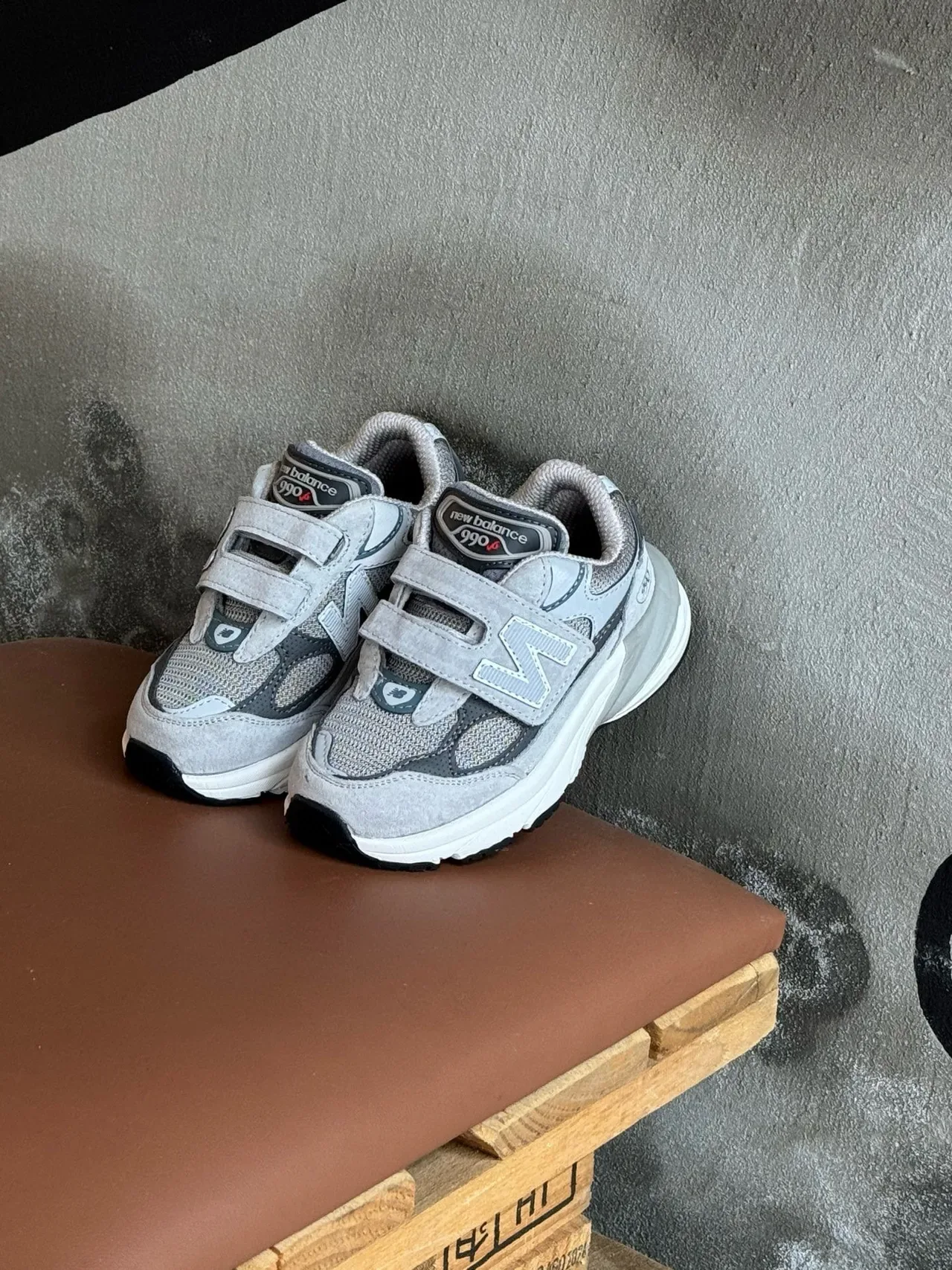 New Balance 990 رمادي أسود سيليويت كثيف حزام فيلكرو مزدوج أحذية أسلوب حياة 18