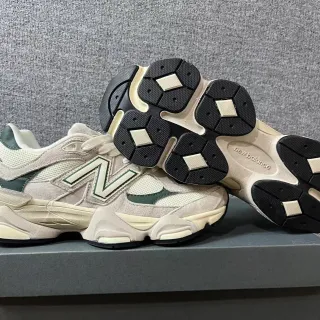 New Balance بيج وأخضر قاعدة متعددة الطبقات شبكي ومخملي أحذية رياضية سميكة