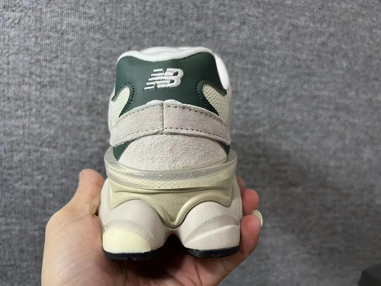 New Balance Bege Verde Solado em Camadas Malha e Camurça Sneakers Chunky 2