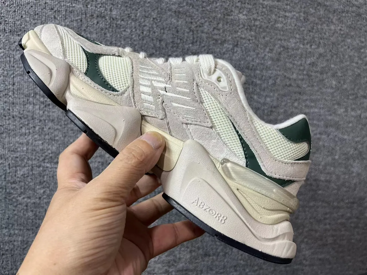 New Balance Bege Verde Solado em Camadas Malha e Camurça Sneakers Chunky 4