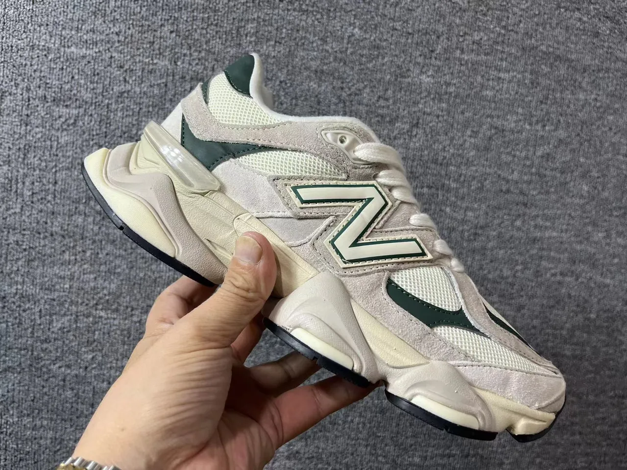 New Balance Bege Verde Solado em Camadas Malha e Camurça Sneakers Chunky 5